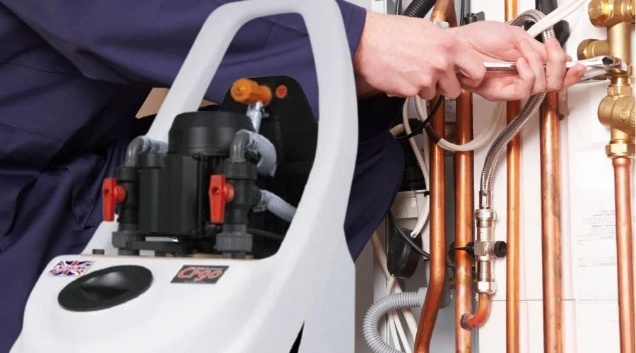 Power flushing technician in London